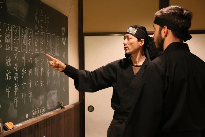 Ninja 1-hour Hands-on Lesson by Japanese master in Kyoto -Entry - Throwing shuriken, kunai, and other tools