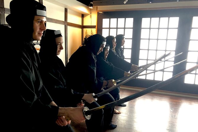 Ninja Experience in Osaka - Putting on the ninja costume