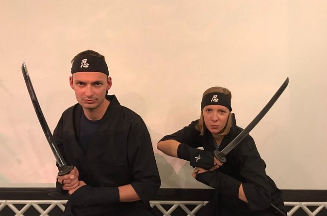 Ninja experience in Takayama - Special Course - Changing into a ninja costume