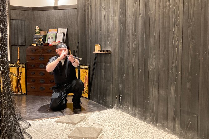 Ninja experience in Takayama - Special Course - Learning to throw an iron shuriken