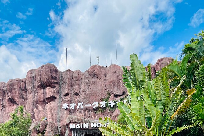 Okinawa HIP-HOP BUS B - 1 Course Tour (Okinawa Churaumi Aquarium) - American Village: food, shopping, and an evening finish