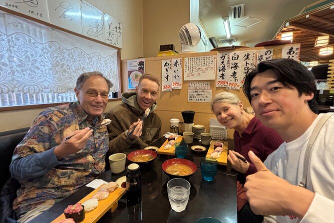 Omicho Market & Kanazawa Ramen Tasting Tour - How the guide helps you shop and eat