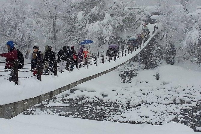 [One-day bus tour departing from Kanazawa Station] Shirakawa-go and Gokayama - Two World Heritage Villages Enjoyable Bus Tour - A traditional lunch between the villages