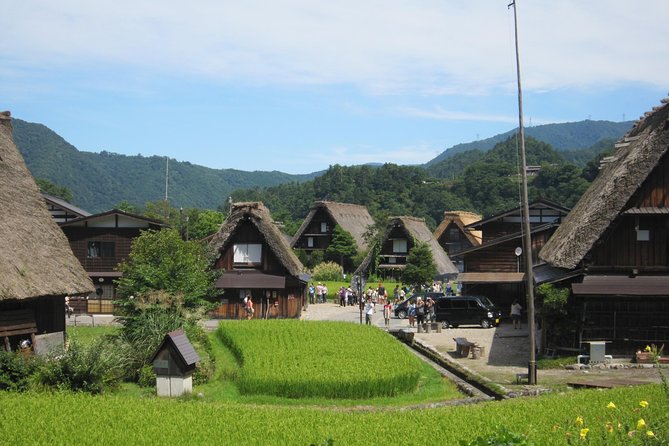[One-day bus tour departing from Kanazawa Station] Shirakawa-go and Gokayama - Two World Heritage Villages Enjoyable Bus Tour - Who should book this tour?