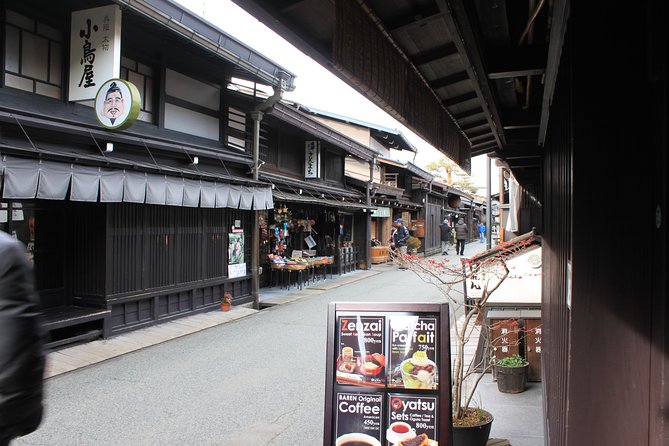 [One-day bus tour departing from Kanazawa Station] Shirakawa-go/Takayama tour platinum route bus tour - One hour and 45 minutes in Takayama