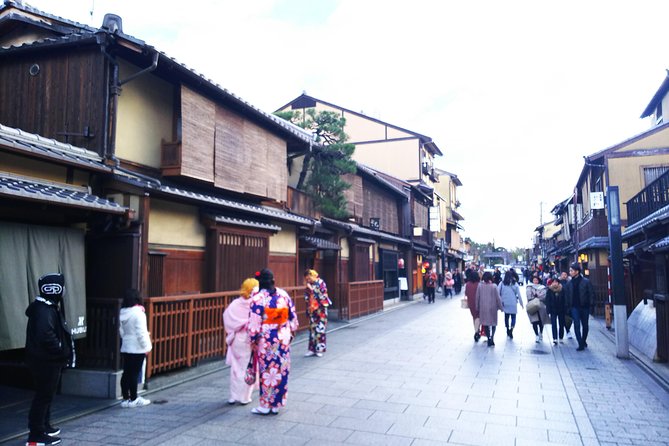 One-Day Walking Tour : Enjoy Kyoto to the fullest! - Public transportation is part of the experience