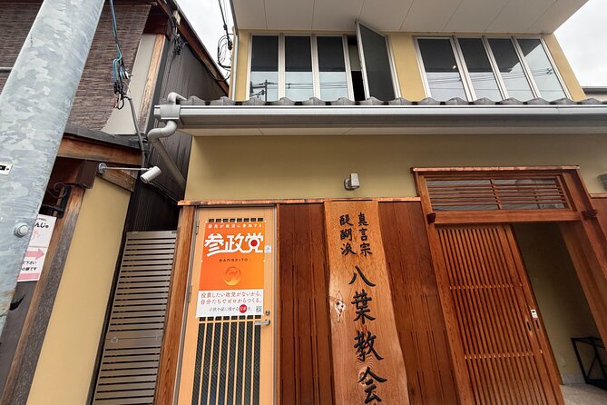 One Hour Geisha Show in Gion Kyoto - A Japanese game keeps the hour from feeling formal