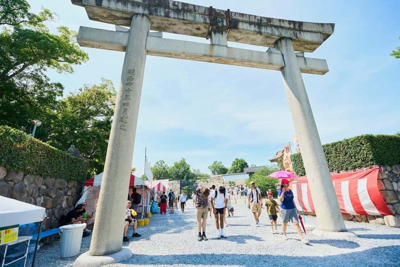 Osaka: Castle History Walking Tour / Castle Tower Admission - What the $33 price really buys you