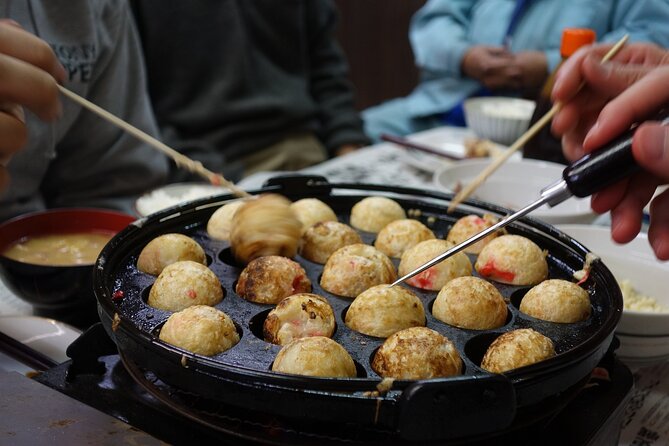 Osaka Delights: Traditional Japanese Food Tour - Three-color dango at Mitoya