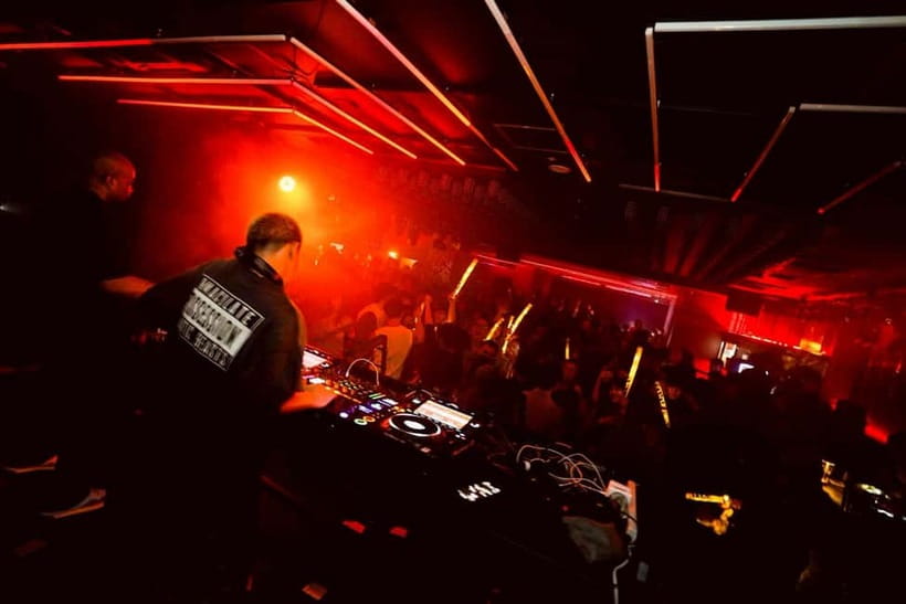 Osaka Dotonbori:GIRAFFE Nightclub Ticket with Drink/VIP Plan - The Main Night, From 10 PM to 4 AM