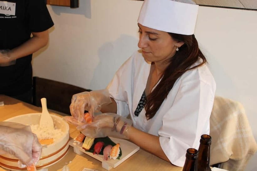 Osaka Dotonbori: Sushi Making Experience - Sake, Costumes, Photos, and the Certificate