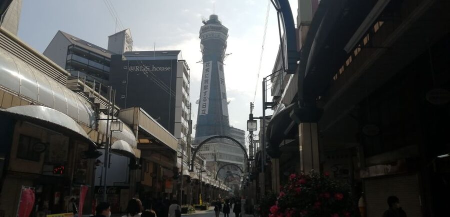 Osaka: Five Must-See Highlights Walking Tour & Ramen Lunch - Walking, Subway Rides, and the Real Physical Demand