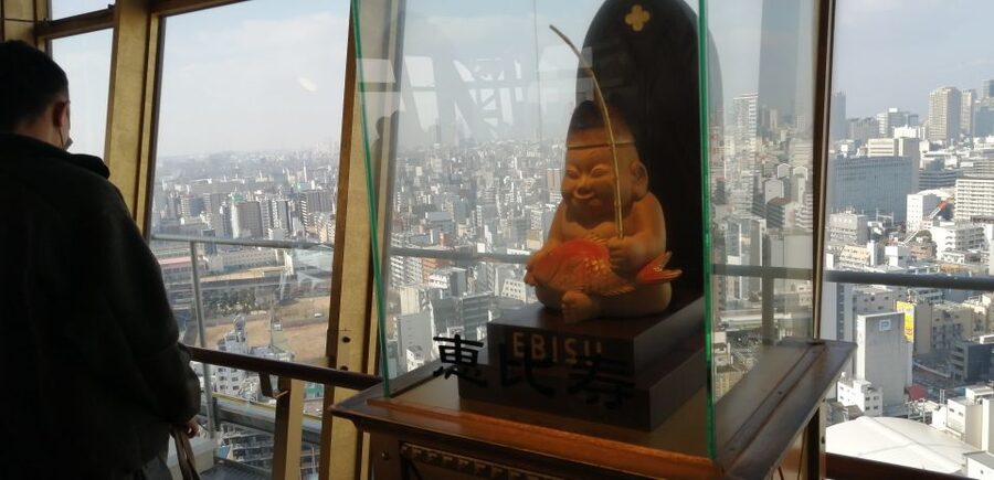 Osaka: Five Must-See Highlights Walking Tour & Ramen Lunch - Kuromon Ichiba Market: Food, Noise, and Local Advice