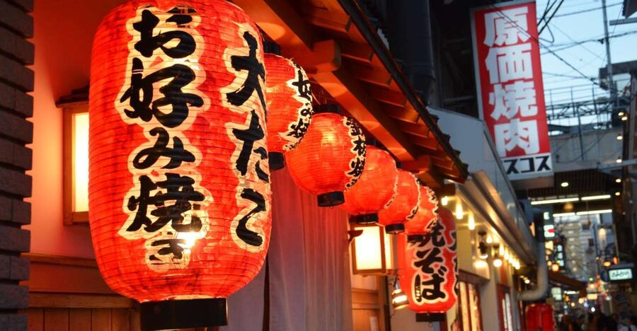 Osaka: Food Tour at Night with Tastings - The first tastes: takoyaki, kushikatsu, and Osaka comfort food