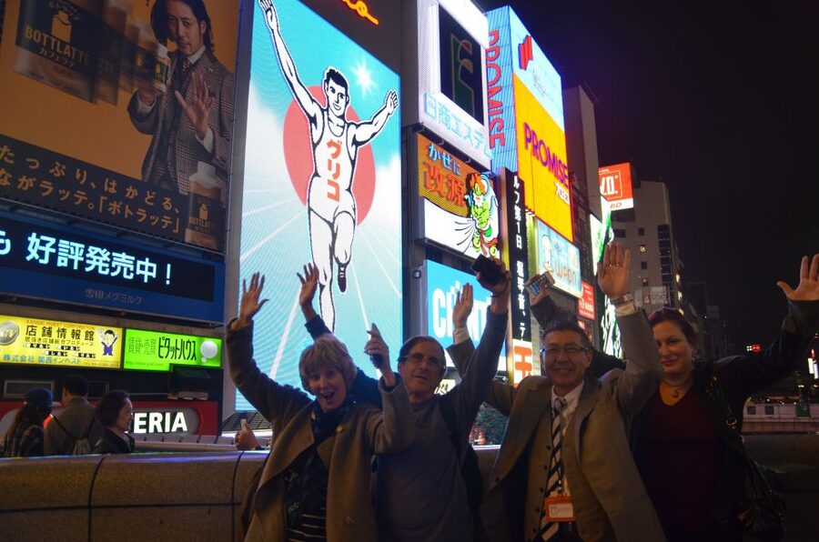 Osaka: Food Tour at Night with Tastings - What the guides add to the evening