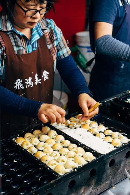 Osaka: Food Tour Kuromon Market & Dotonbori with Guide - Key points at a glance