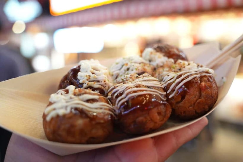Osaka: Food Tour Kuromon Market & Dotonbori with Guide - Dotonbori after dark and the Glico sign