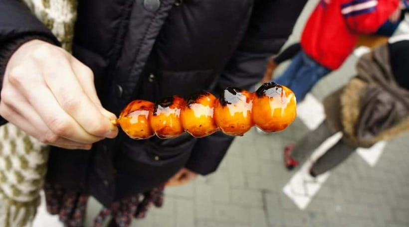Osaka: Food Tour Kuromon Market & Dotonbori with Guide - What the $84 price really covers