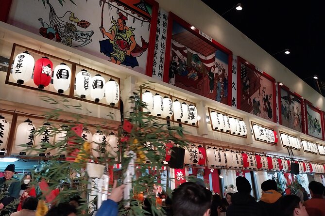 Osaka Food Tour with 10 Classic Japanese Tastings & Drinks - How the guide changes the experience