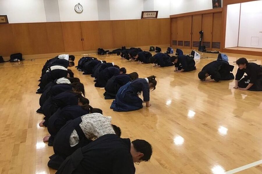 Osaka: Kendo Workshop Experience - Putting on the men and facing the teacher