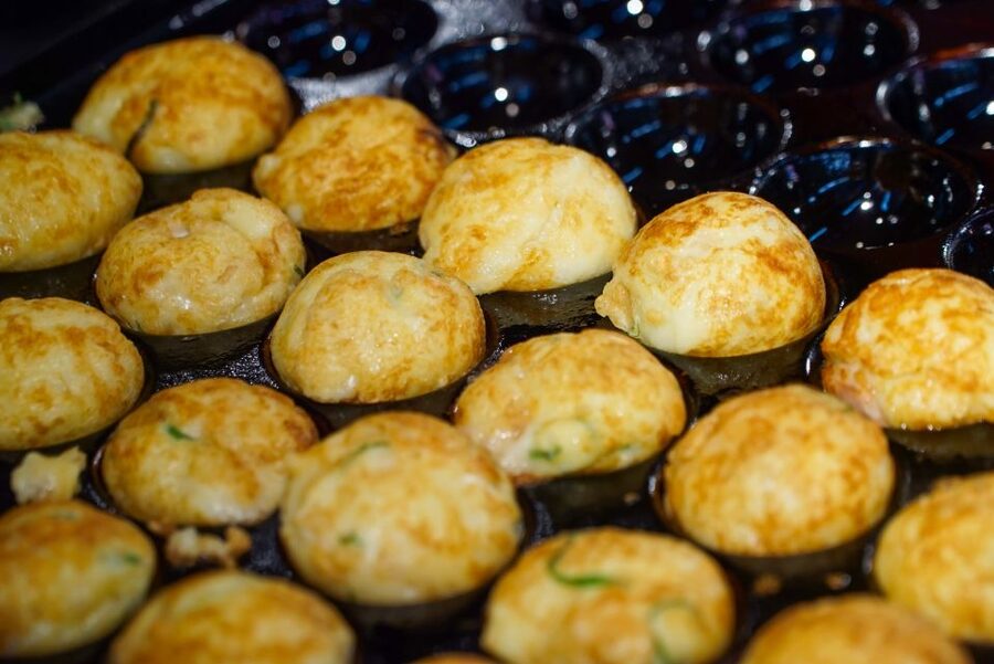 Osaka: Kuromon Market Food Walking Tour (6 stops, 6 tastes) - A brief local restaurant stop