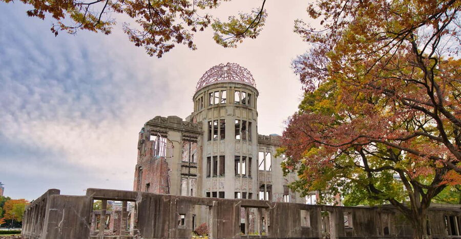 Osaka/Kyoto: Hiroshima Miyajima Bus Tour & Shinkansen Ticket - Hiroshima Castle and the road into the city