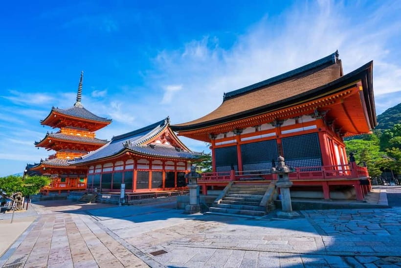 Osaka: Kyoto & Uji Historical Sites and Scenic Delights Tour - Ninenzaka, Yasaka Koshindo, and the crowded middle
