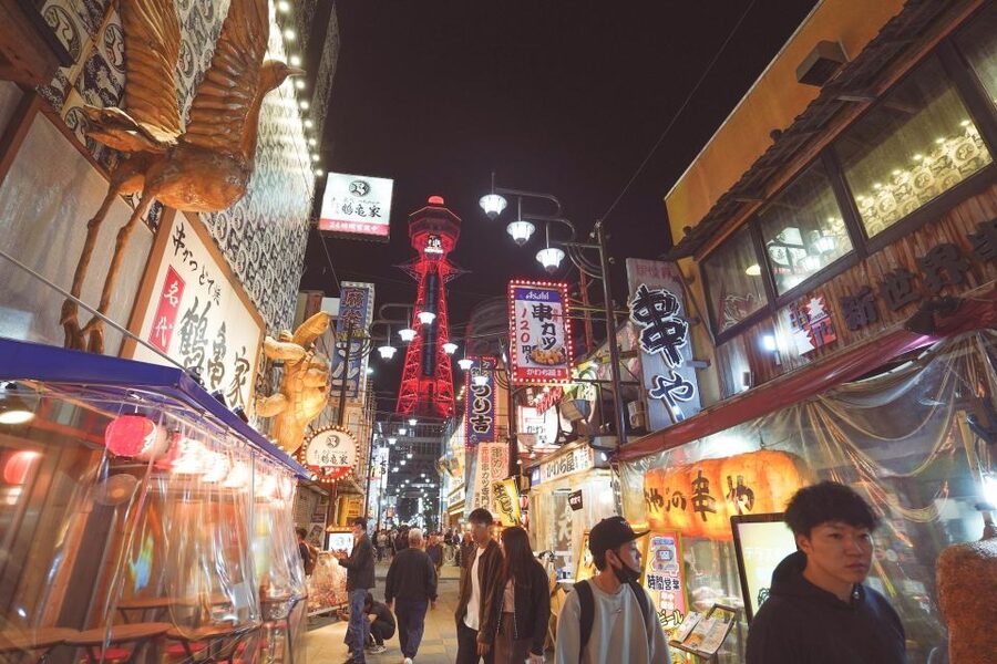 Osaka: Local Foodie Tour in Dotonbori and Shinsekai - A quiet temple between Namba’s bright signs