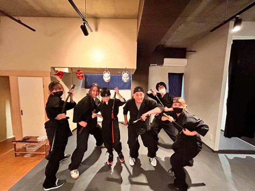 Osaka: Ninja Experience Cafe in Dotonbori - Getting to the fourth-floor ninja cafe