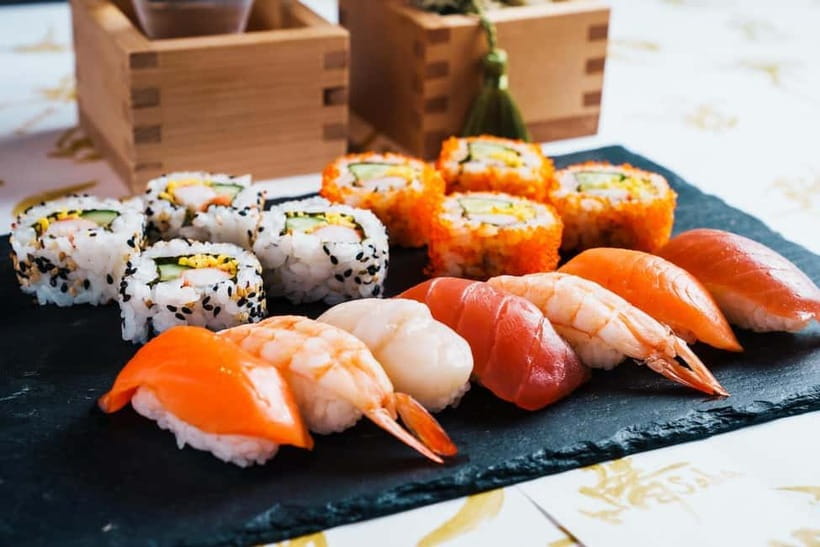Osaka: Roll and Authentic Sushi Making Class in Dotonbori - A quiz that gives the meal some context