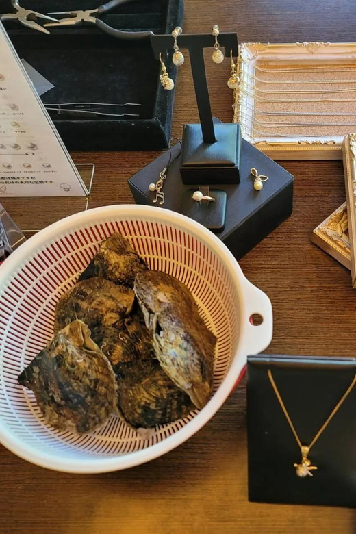 Osaka Shinsaibashi Pearl extraction experience - Turning the pearl into a same-day accessory