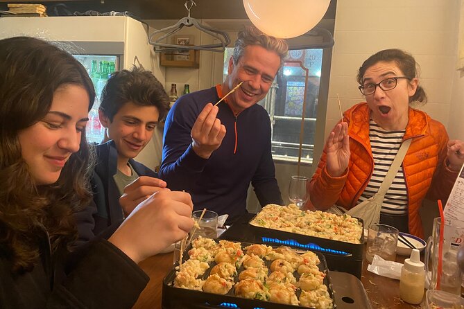 Osaka Soul : IZAKAYA Shinsekai to Dotonbori Food Paradise！ - Finishing with takoyaki and the Dotonbori lights