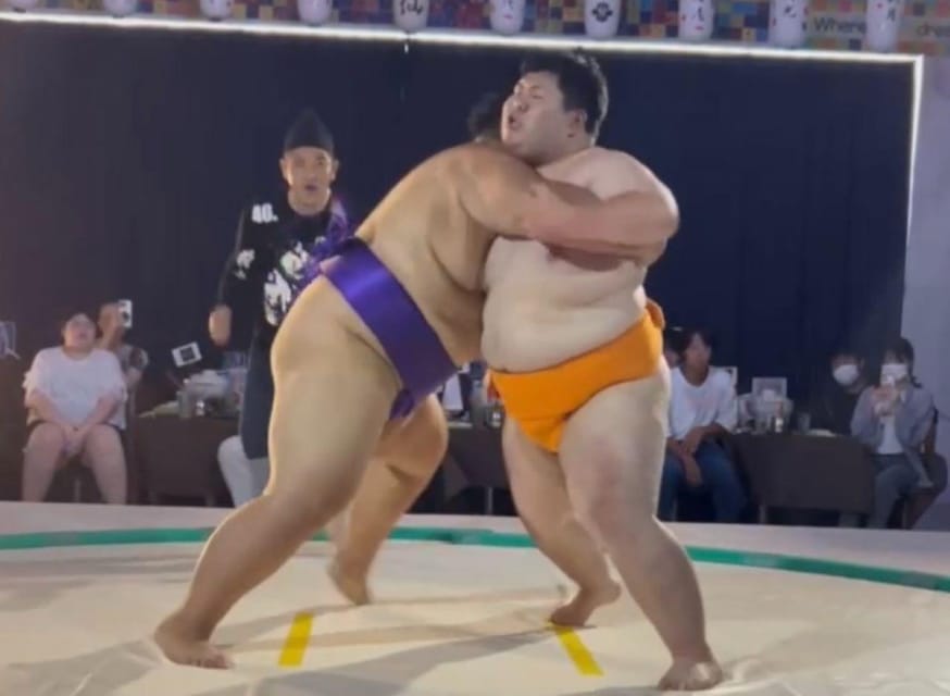 Osaka: Sumo Show & Experience w/ Optional Kimono & Hot Pot - Trying on a kimono haori