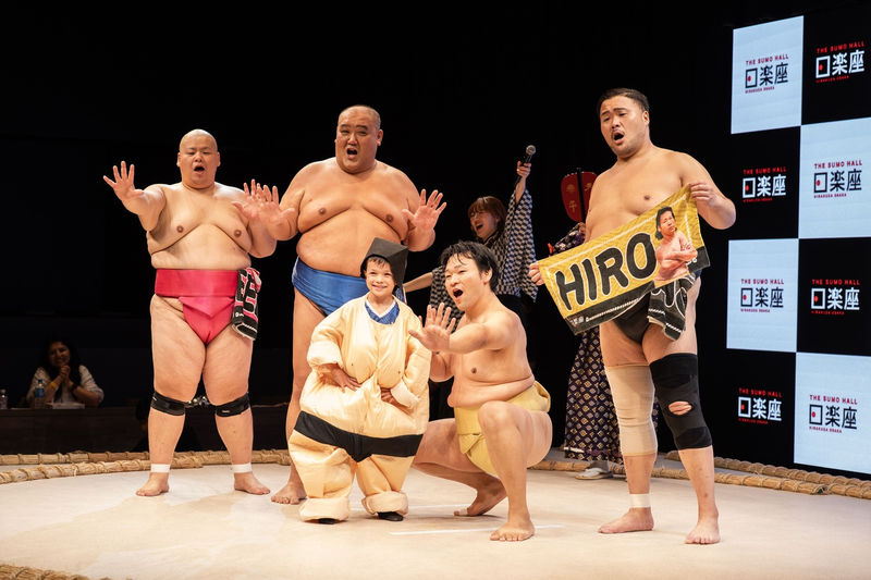 Osaka Sumo Show Experience with Food & Drinks - Wrestlers, challenges, and photo time