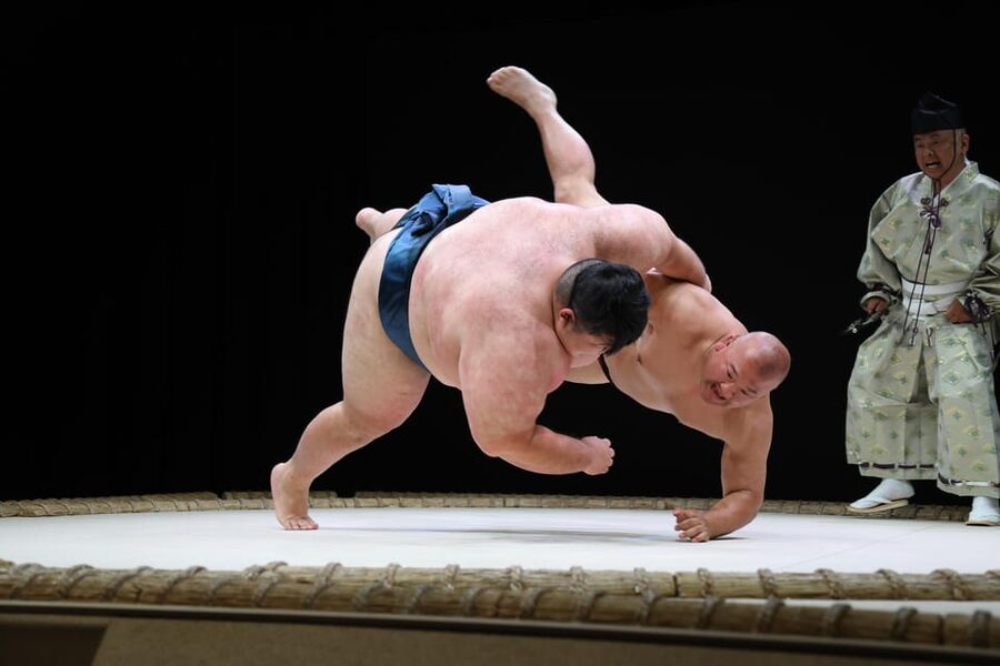 Osaka: Sumo Stage Show with Bento or Snack + Fight & Photo - Key points to know before you book
