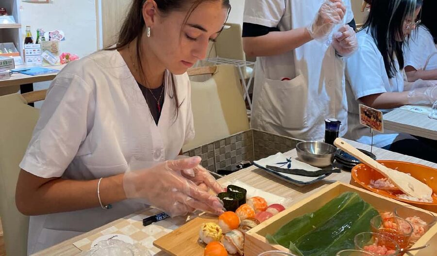 Osaka: Sushi Making in Spacious Studio (SAME-DAY OK!) - The certificate and souvenir