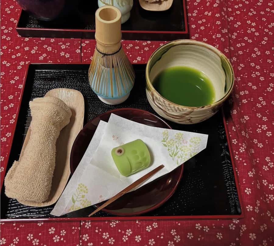 Osaka Temple Cool Foot Bath & Matcha Experience〈45min〉 - Wearing a yukata and getting useful photographs