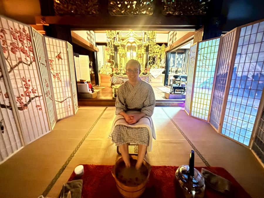 Osaka Temple Cool Foot Bath & Matcha Experience〈45min〉 - The hosts make the short format work