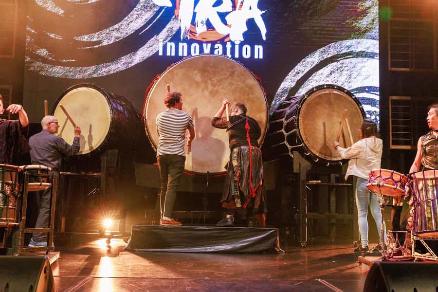 Osaka: UTAGE Japanese Taiko Live Show - Inside the intimate Osaka Cultural Center setting