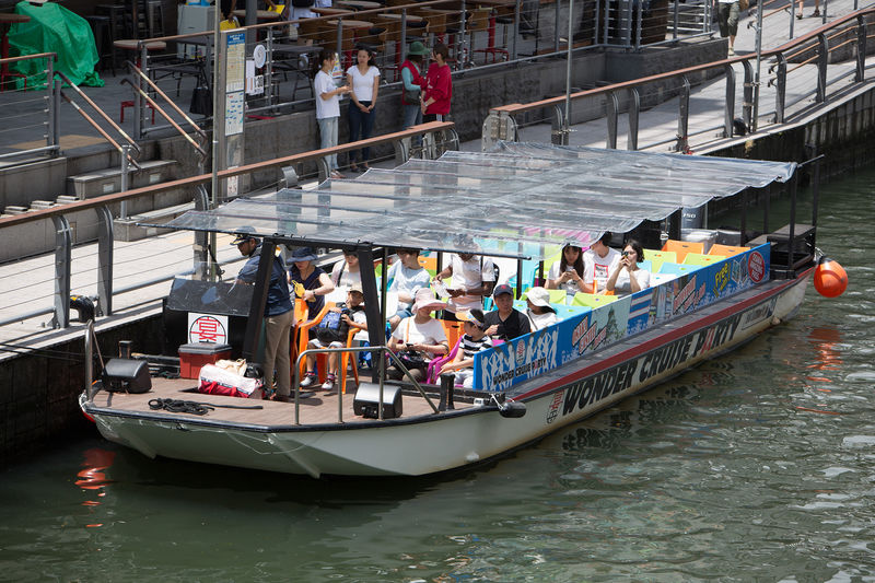 Osaka Wonder Cruise - Leaving the Dotonbori sidewalk for the canal