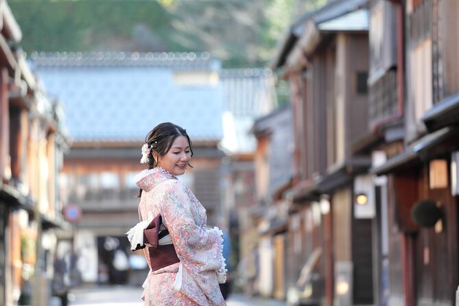 Photoshoot session by professional photographer in Kanazawa - What you receive after the camera stops