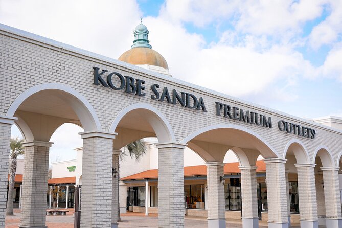Play with Snow Crab Buffet Lunch and Strawberry Picking Bus Tour - Kobe-Sanda Premium Outlets: two hours to shop
