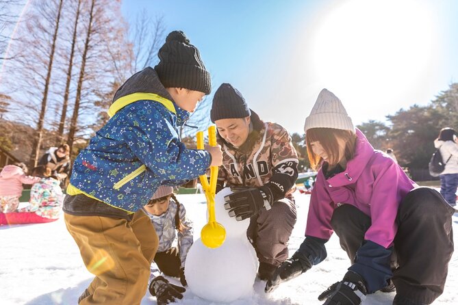 Play with Snow Crab Buffet Lunch and Strawberry Picking Bus Tour - Mt. Rokko Snow Park: 90 minutes in the snow