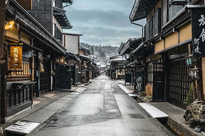 Premium Japan by Intrepid - 12-Day Tokyo to Kyoto Tour Review - Hakone’s hot springs and volcanic air