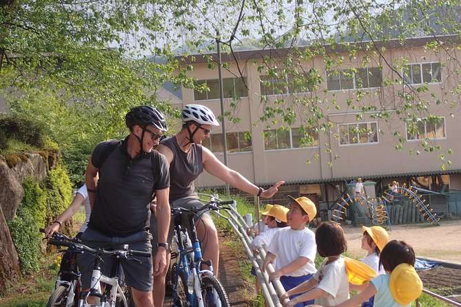 Private Afternoon Cycling Tour in Hida-Furukawa - What the guides add to the ride