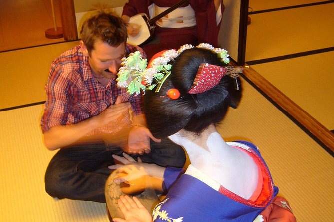 Private Dinner with a Geisha - Meeting the Guide at Minamiza Kabuki Theatre