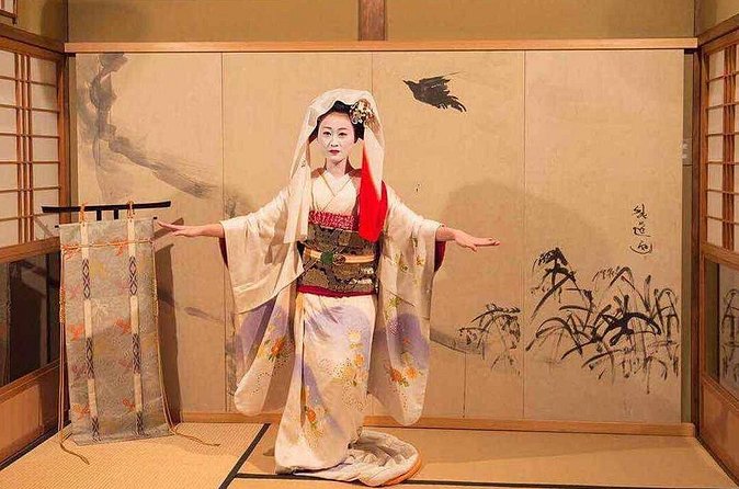 Private Dinner with Maiko and Geiko in Kyoto - Kaiseki dinner, sake, and the meaning of value