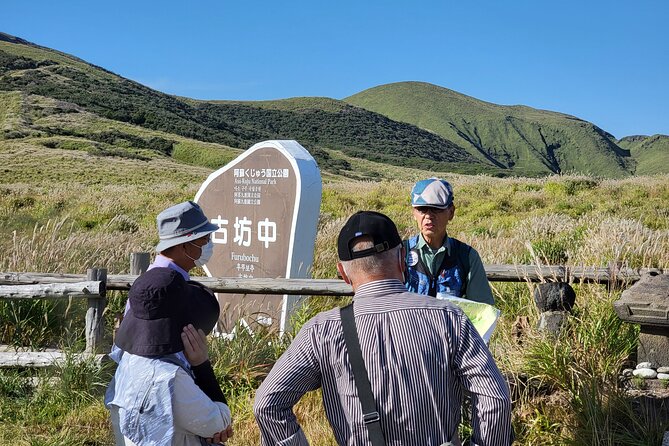 Private guided tour: Mt. Aso volcano, grasslands, Aso Shrine - Kusasenri Grassland for the wide-open finish