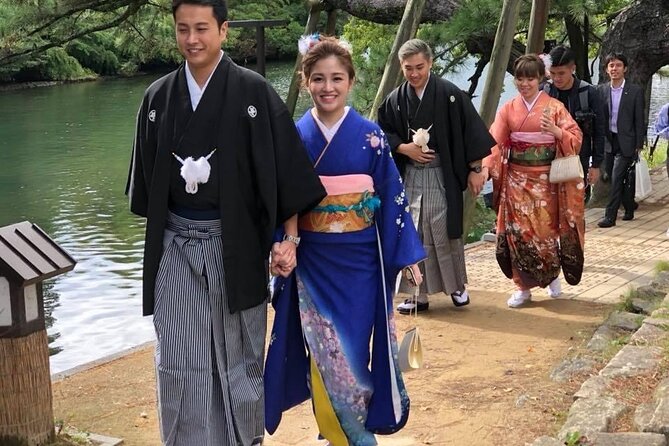Private Kimono Elegant Experience in the Castle Town of Matsue - Choosing between traditional and modern kimono styles