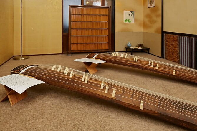 Private Koto Lesson in Kyoto with a Professional Koto Performer - Meeting the koto before you play
